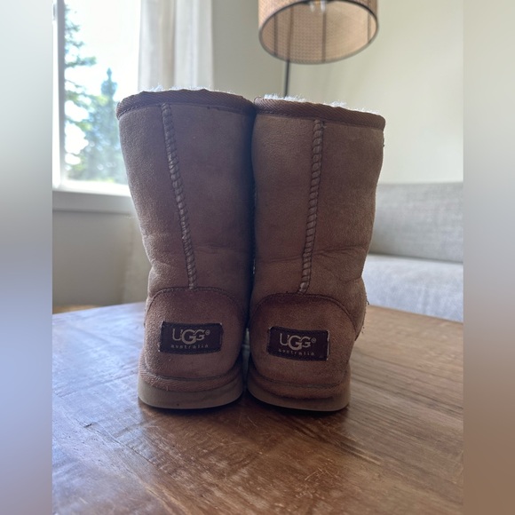 Uggs Kids Classic ll Boot | Size 4 Chestnut - Picture 3 of 7